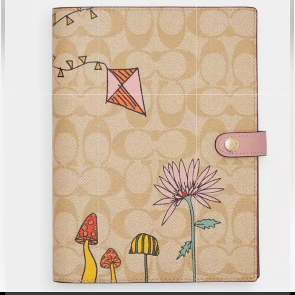 📸 FLASH SALE 📸 Coach X Observed By Us Notebook 🪁🪁🪁  NWT 🪁🪁🪁 - Picture 9 of 16